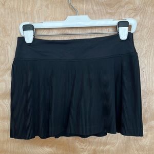 EUC Pleat to Street Skirt III Size 6